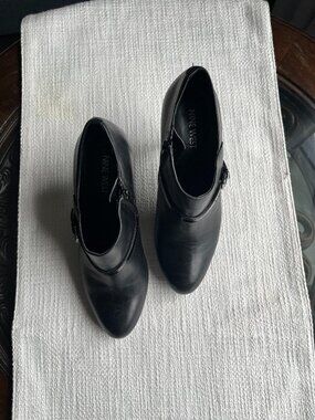 Nine West Women's Heeled Black Leather Ankle booties